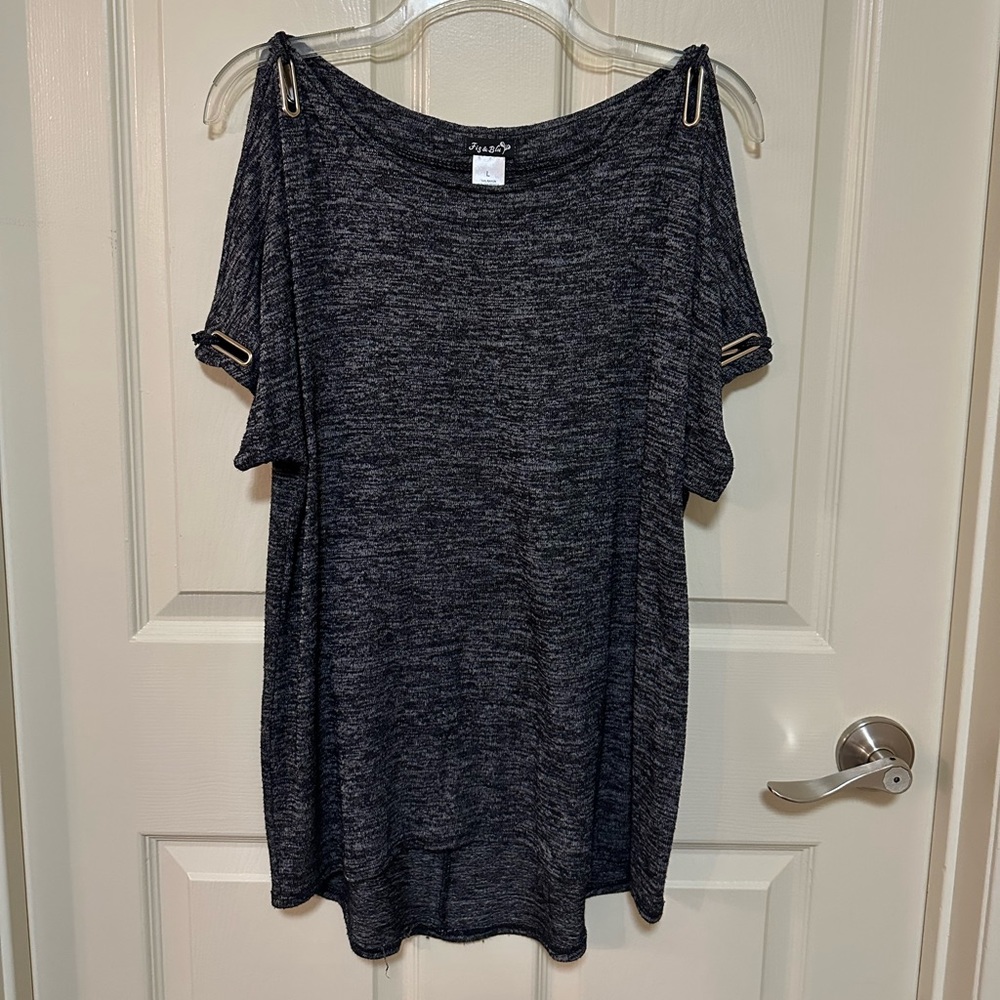 Fig & Blu Gray Cold-Shoulder Blouse with Metallic Detail Size L
